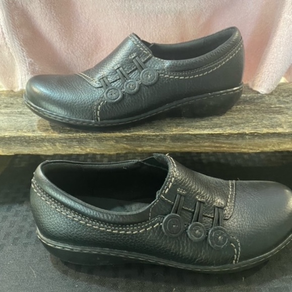 Black Leather Loafers. Size 7 - Picture 10 of 11
